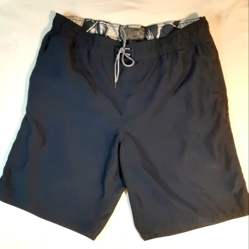 Old Navy Men's navy blue swim trunks XL